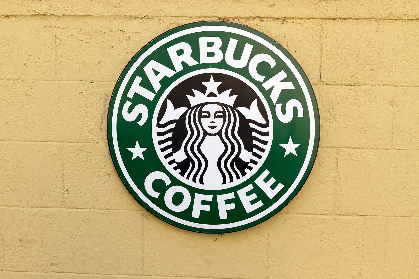 [US] Starbucks raises wages for majority of staff