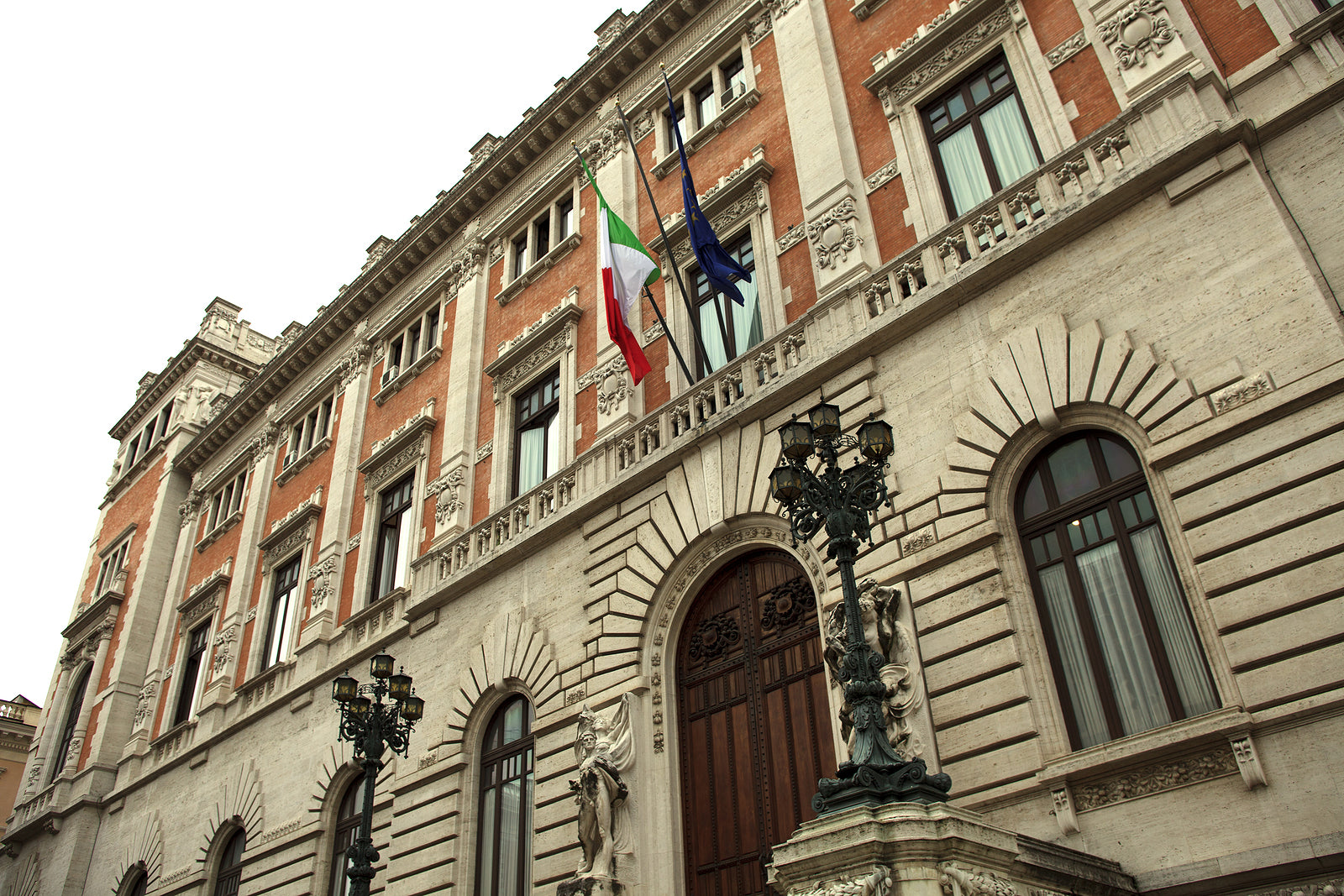 [Italy] Payroll tax breaks for women in 2024 budget