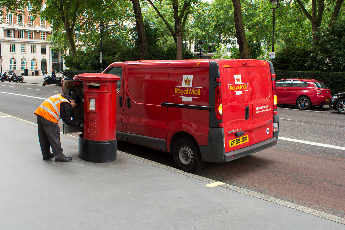 [UK] Triple pay package for Royal Mail chief exec as profits slide
