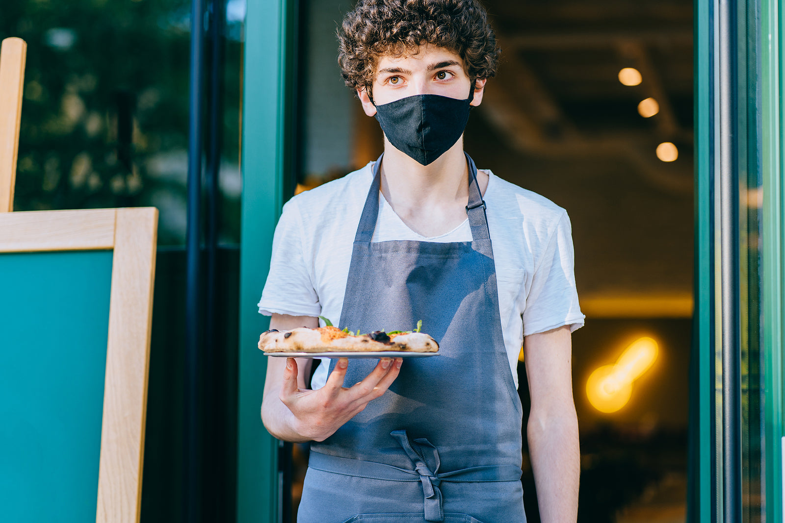 [UK] Unite demands ‘fair tips’ law as Pizza Express slashes server gratuities