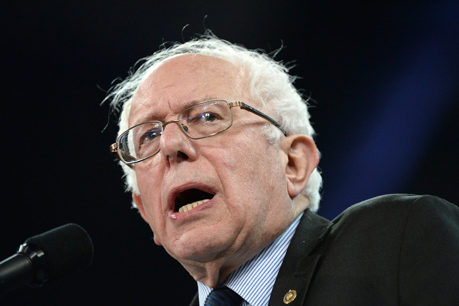 [US] Bernie Sanders preparing subpoena for Starbucks CEO