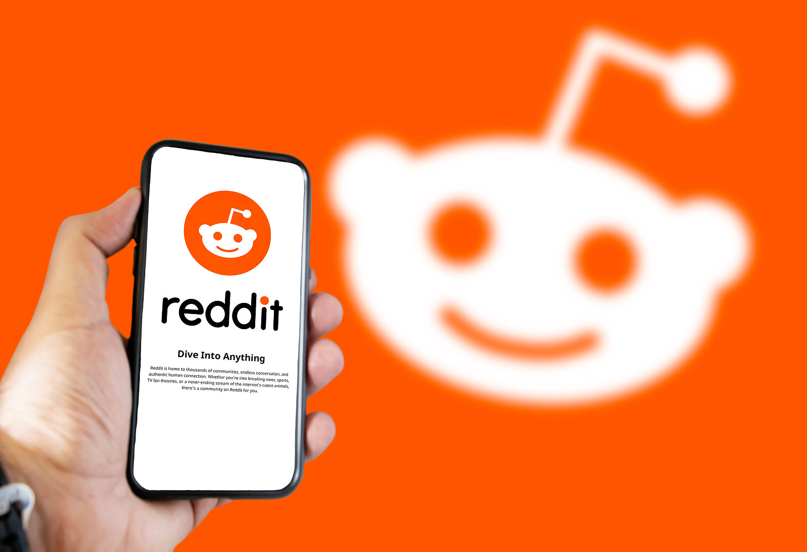 [Global] Reddit owners vs moderators battle takes unusual turn
