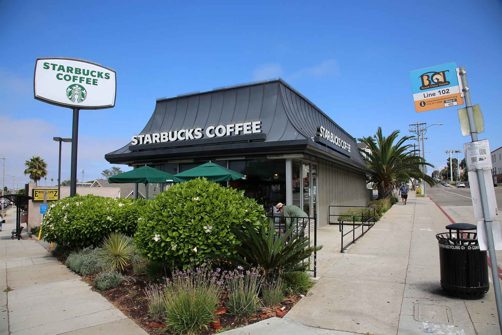 [US] Judge orders Starbucks to reinstate fired workers