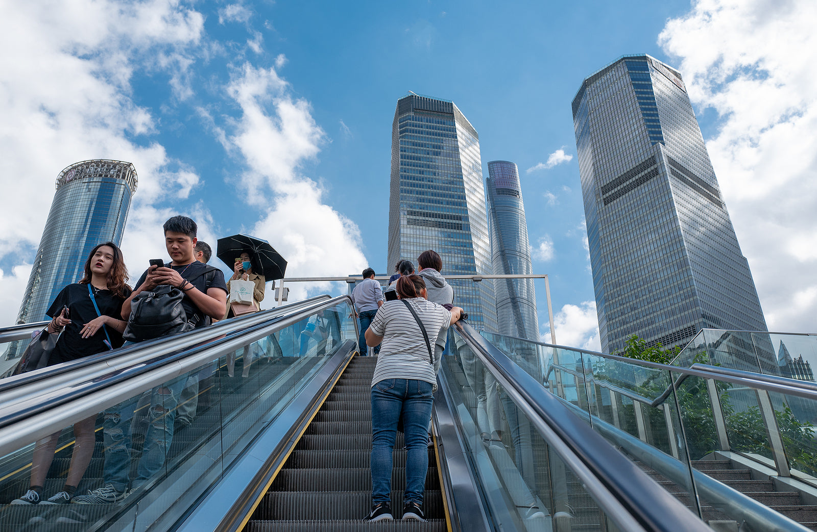 [Shanghai] Latest rise keeps minimum pay rates ahead of other regions