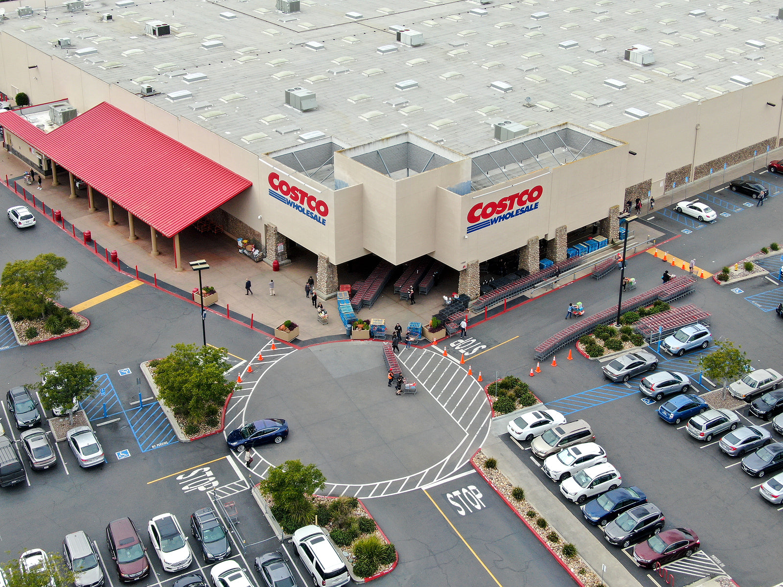 [US] Costco takes the lead on minimum wage