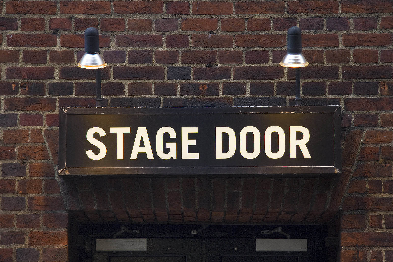 [UK] Negotiated agreement on pay and conditions for the West End reached