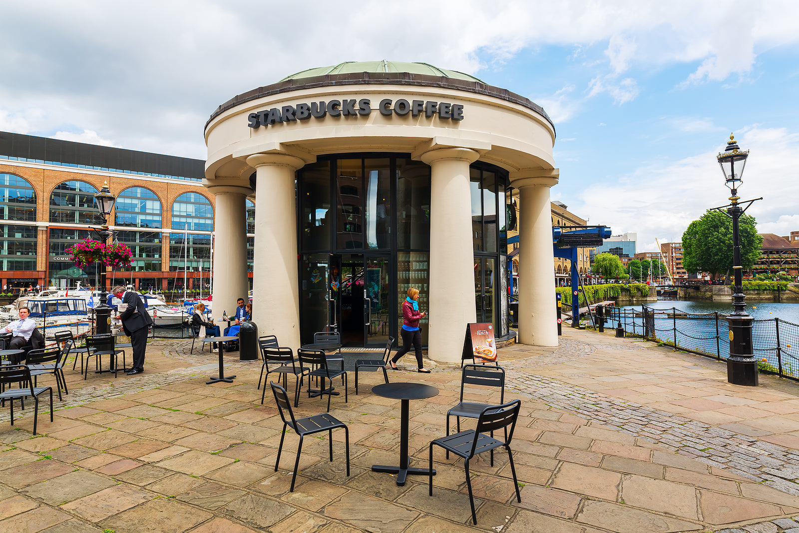 [UK] Starbucks attributes £29m losses to minimum wage and rising taxes