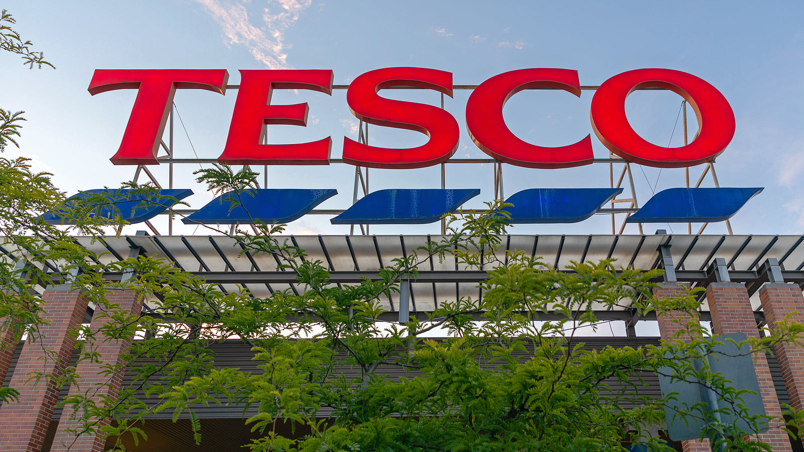 [UK] Tesco offers pay advances to help workers meet debt deadlines