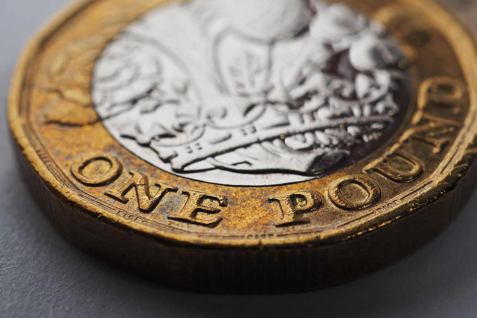 [UK] Shorting the pound: how hedge funds are taking advantage of the weak sterling