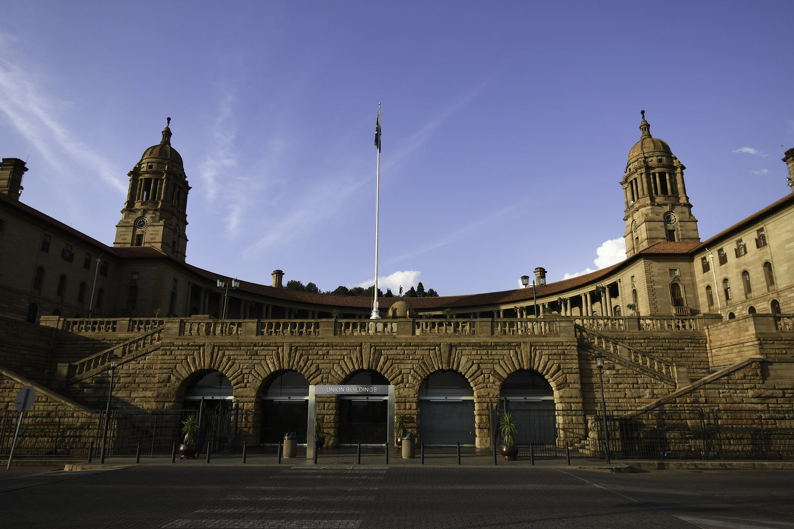 [South Africa] President and his cabinet donate salaries to coronavirus fund