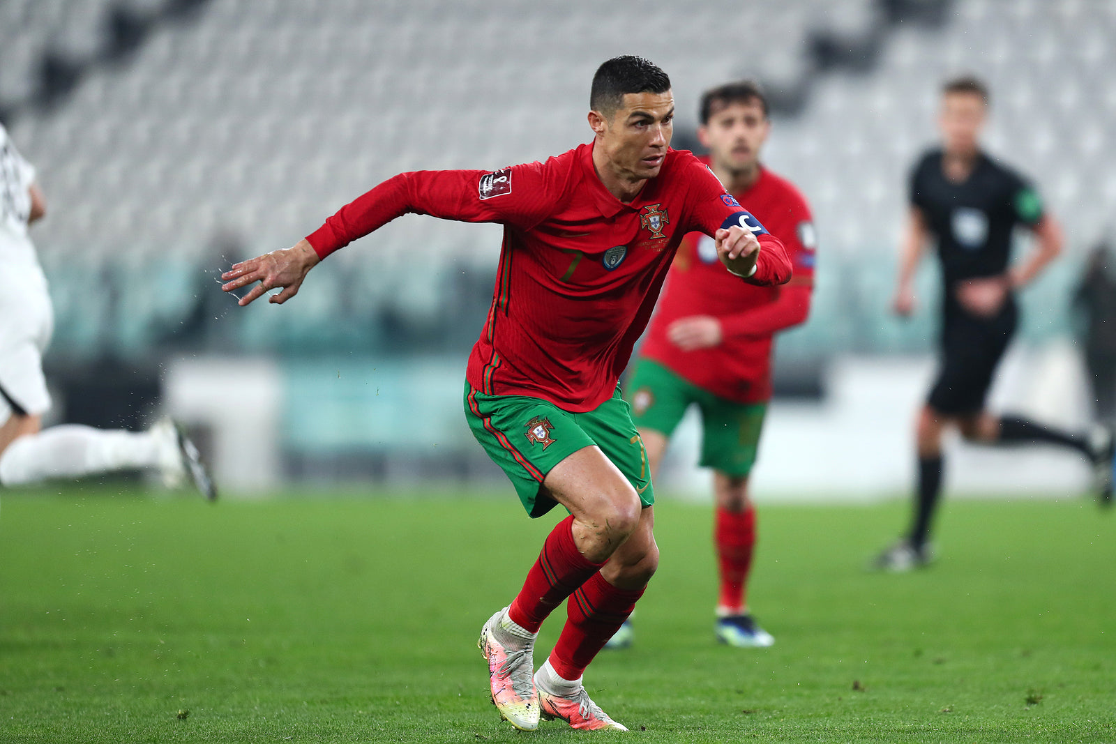 [UK] ‘Ronaldo rule’ caps Man Utd players' weekly salaries at £200k