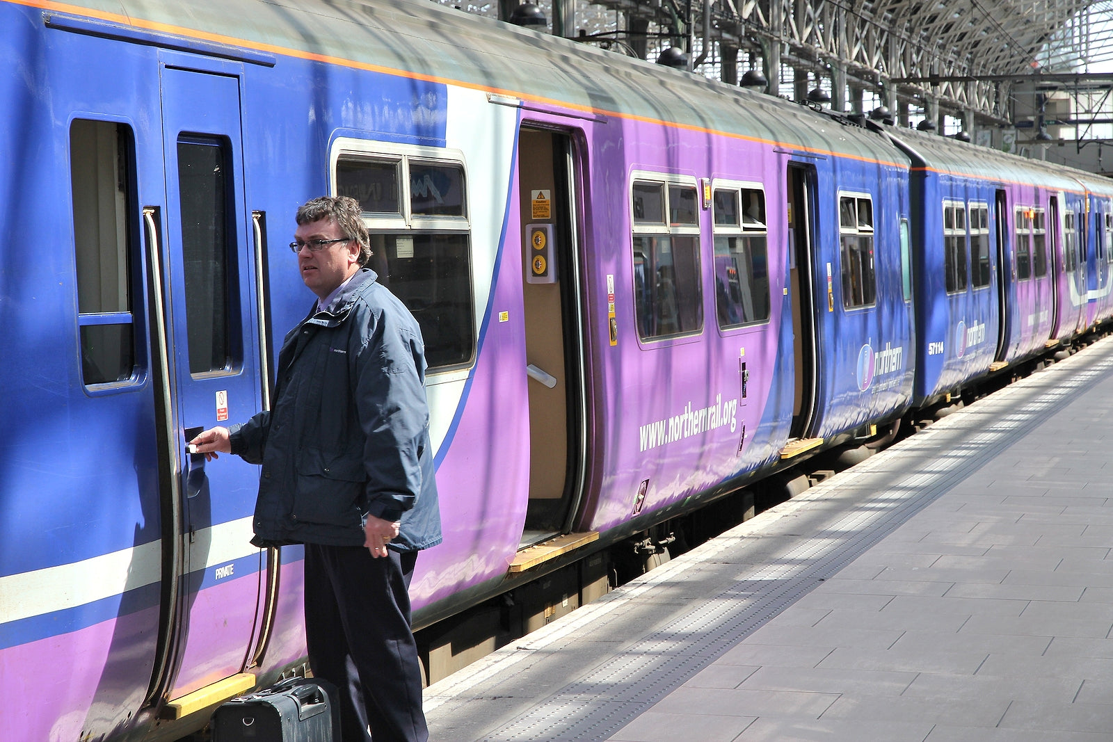 [UK] How rail worker salaries stack up against other public sector workers