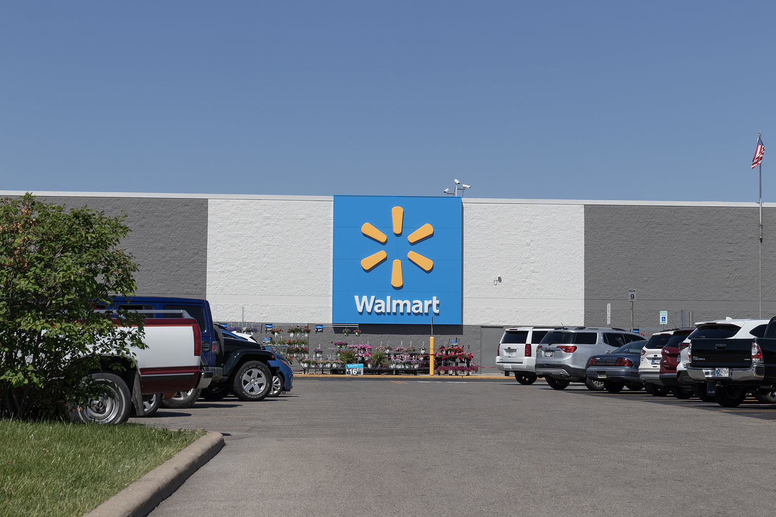 [US] Walmart gives corporate employees generative AI as other retailers restrict it