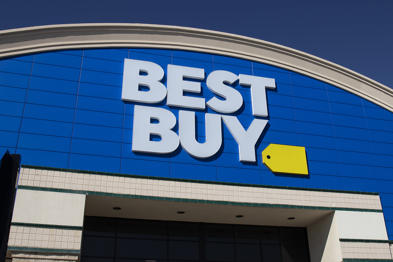 [US] Best Buy’s $15 minimum wage takes effect