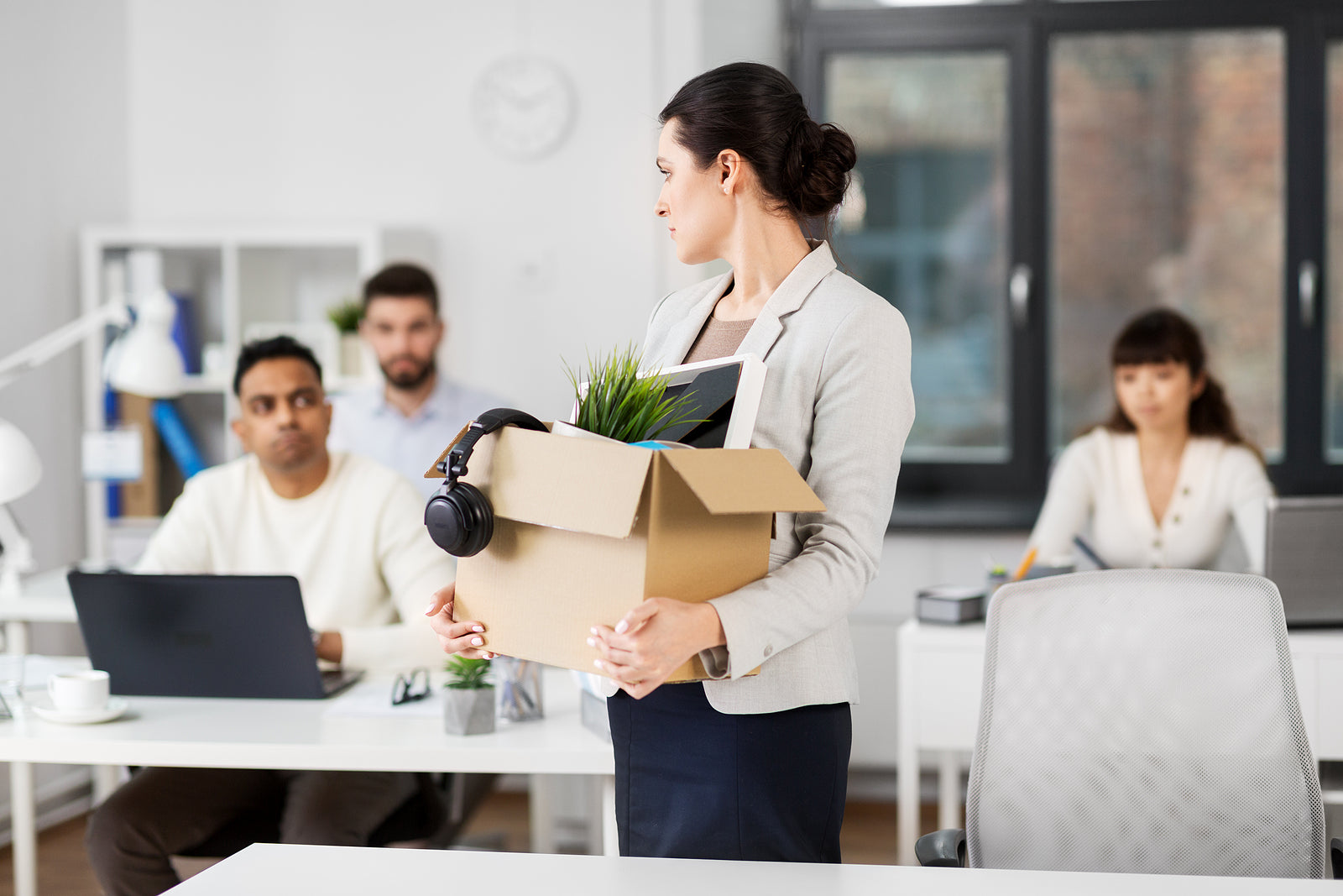 [UK] Fastest-paced job cuts in four years as wage growth stalls