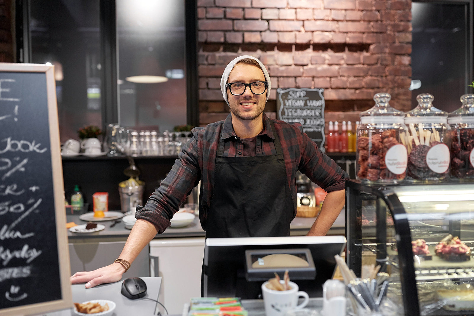 [Canada] Experts say Ontario's October minimum wage hike doesn’t go far enough