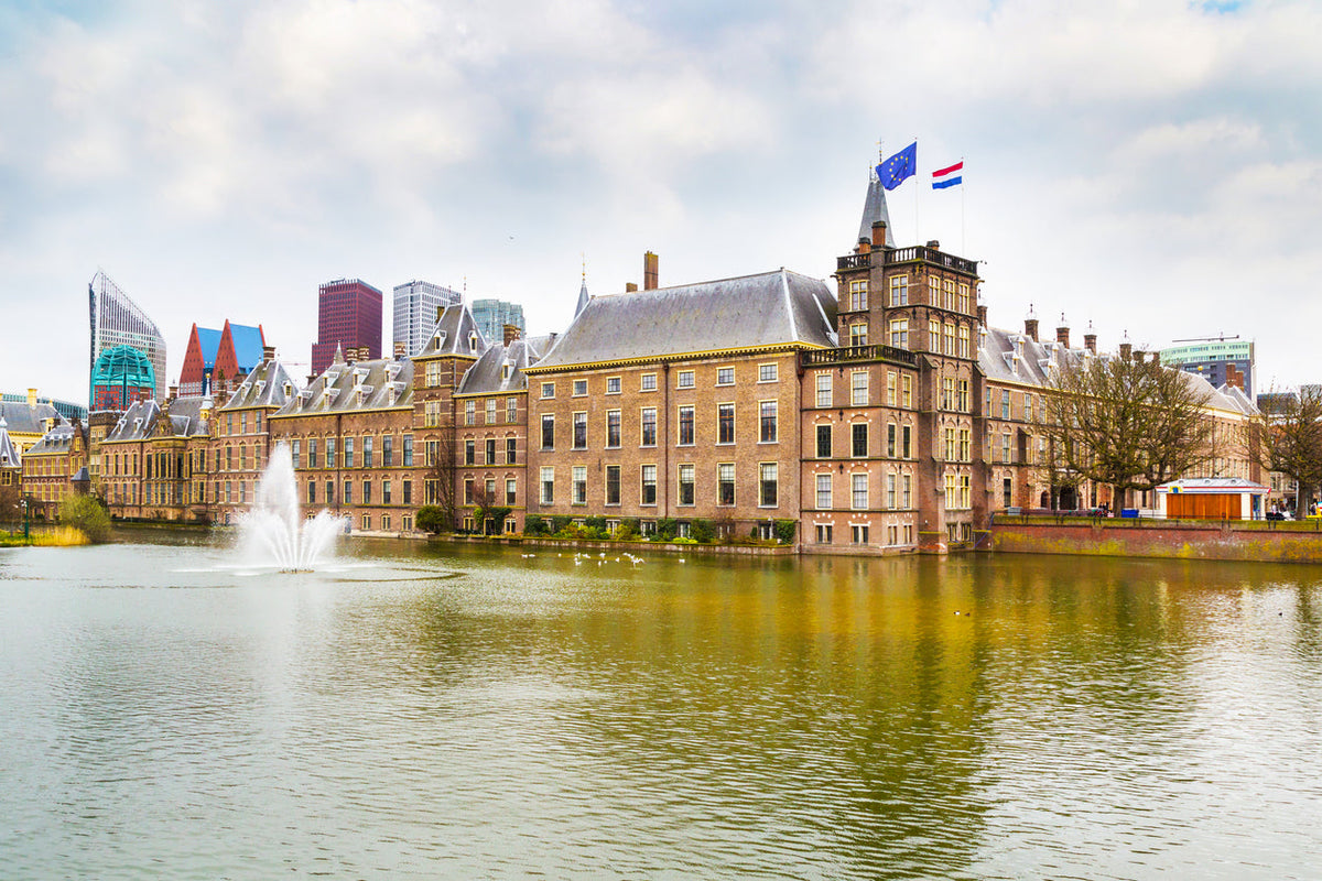 [Netherlands] Plans to cut 25,000 civil servants from payroll with AI and standardised IT systems