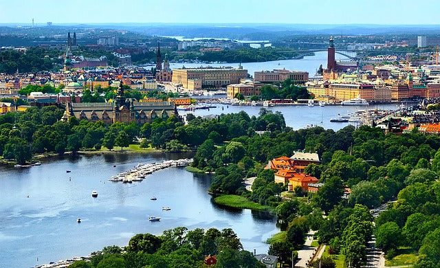 Sweden’s new coalition plans income tax cuts to boost employment
